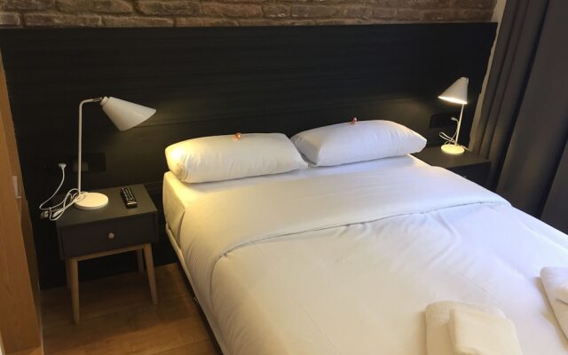 Modern Catalan Apartments by Olala Homes