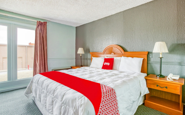 OYO Townhouse Tulsa Woodland Hills