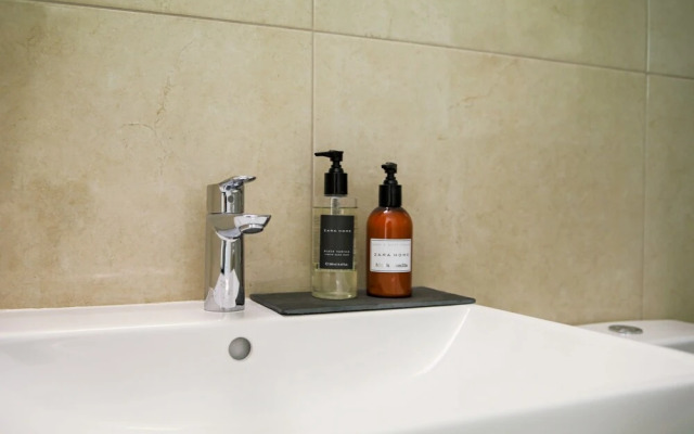 Phaedrus Living: Central Luxury Flat Esperidon 201