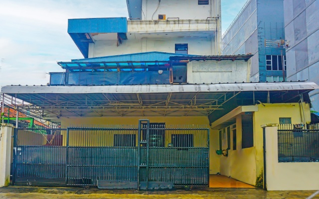 OYO 92285 Penginapan 21 Near Pasar Baru