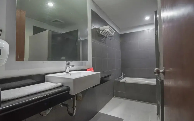 RedDoorz Premium near Paris Van Java Mall
