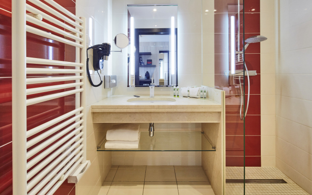 Kyriad Prestige Lyon Est - Saint Priest Eurexpo Hotel and Spa