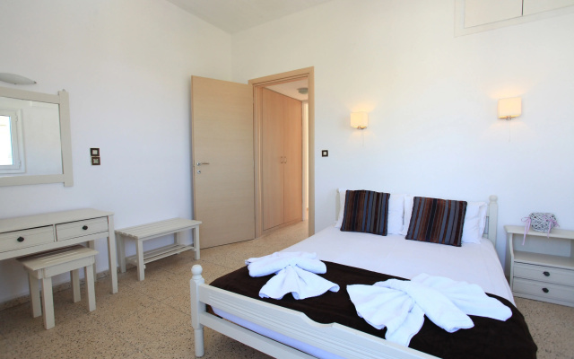 Iraklis Studios & Apartments