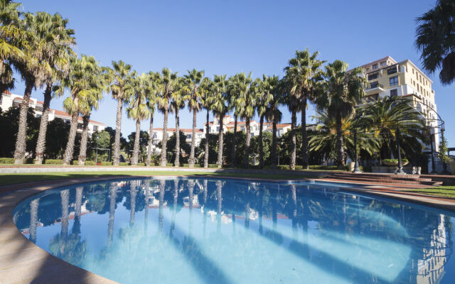 Cape Town City Accommodation - The Island Club