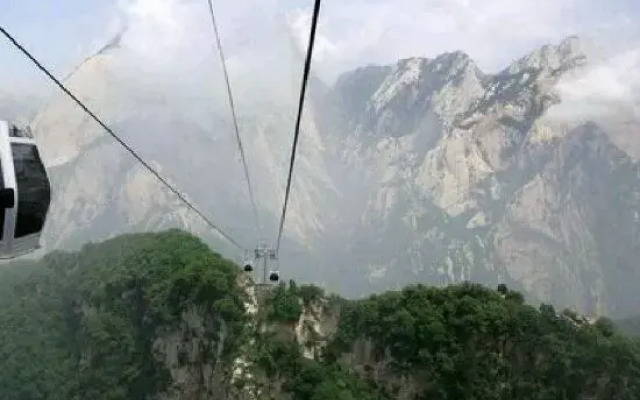 Jingjia Hotel (Huashan Scenic Area Visitor Center)