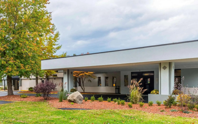 Clarion Inn