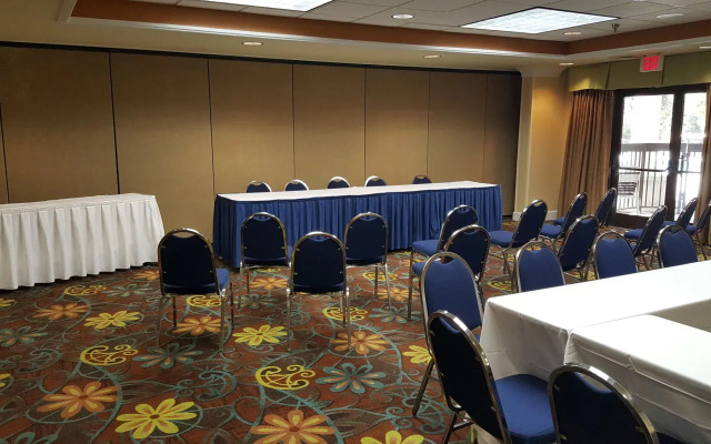 Holiday Inn Express Hotel & Suites Wilmington-University Ctr by IHG