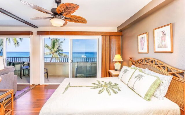 Banyan Tree Condo W/ Pool & Ocean Front!