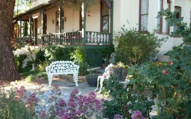 Inn On Broadway