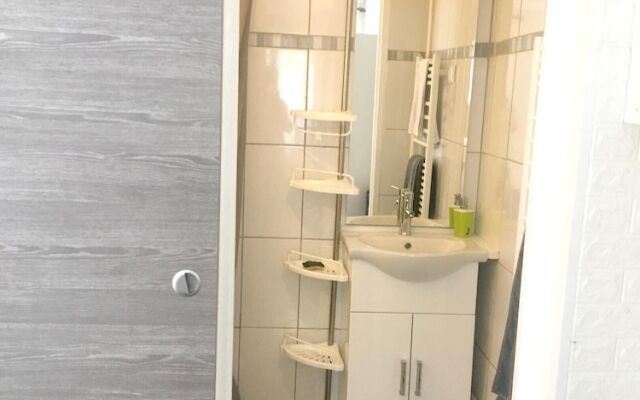Studio in Beaune, With Enclosed Garden and Wifi