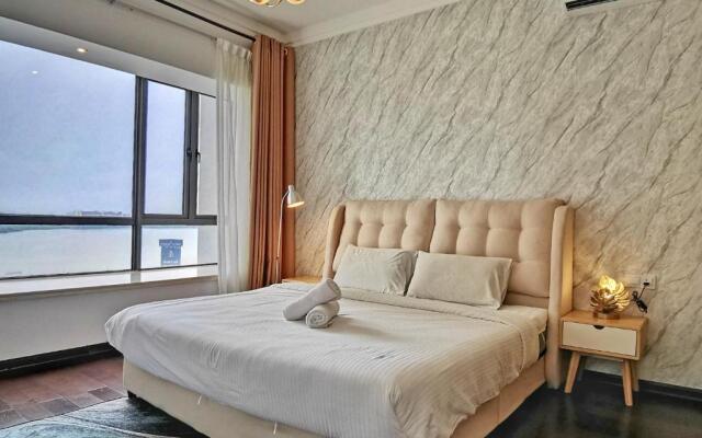 Yussy 4Bedroom Condo at R&F Princess Cove