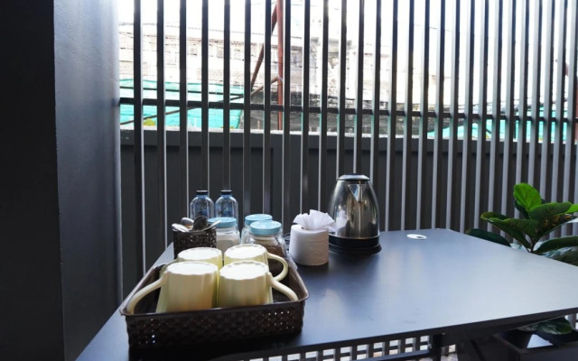 RQ Bangkok Huai Khwang by Collection O