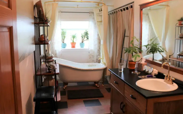 River Stone Inn & Gallery