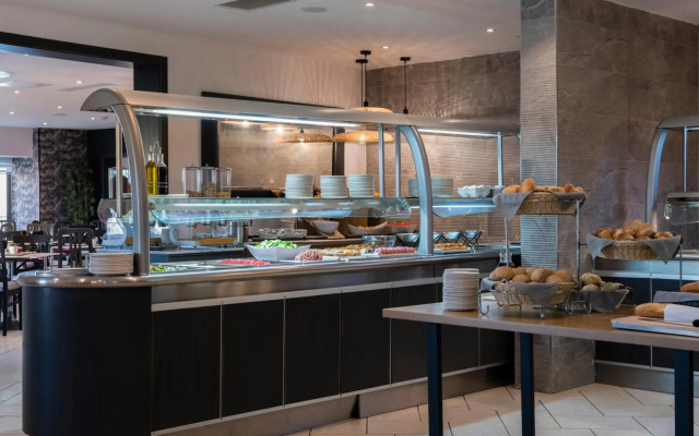 Plaza Regency Hotels