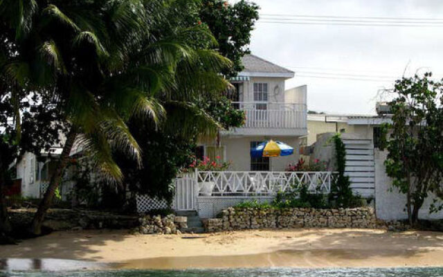 Cassandra 2 Beach Apartments