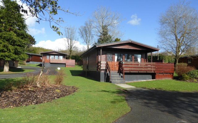 Conifer Lodge 8 With Hot Tub, Newton Stewart