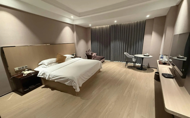 Eastern Kaiyue Business Hotel