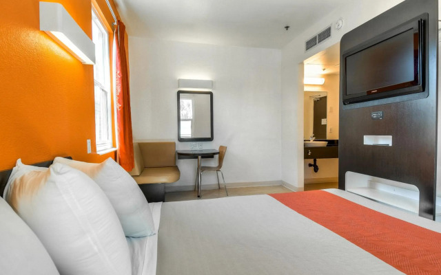 Motel 6 San Diego, CA - Downtown