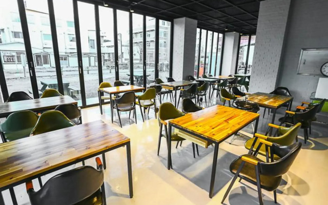 Yangyang Adam House Pension