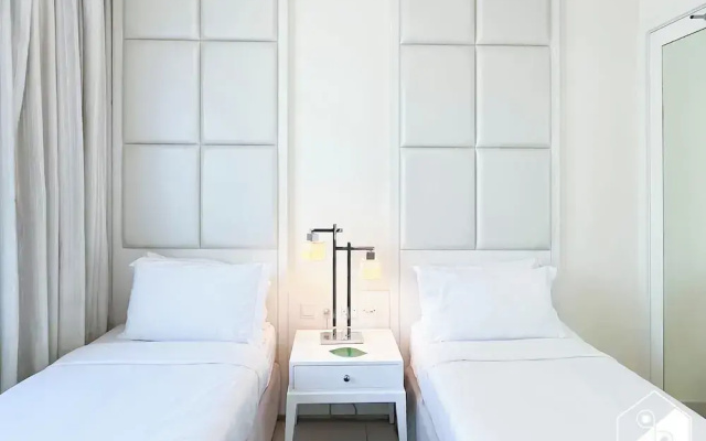 Elegant 2-bed Retreat Stunning Downtown Views