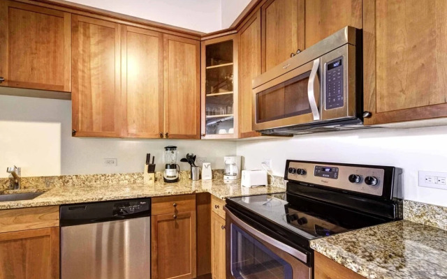 Pelicanstay near Holland Tunnel