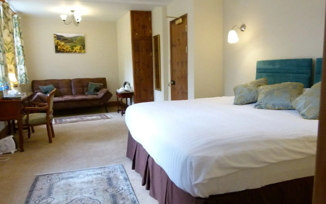 Collaven Manor Hotel