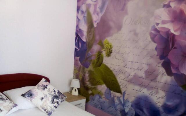 Apartment Yelena Rose West