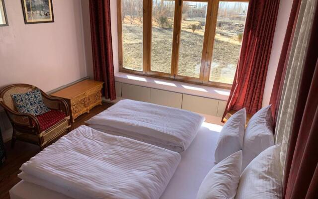 Raku Guest House
