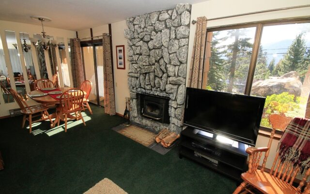 Discovery 4 Condominiums