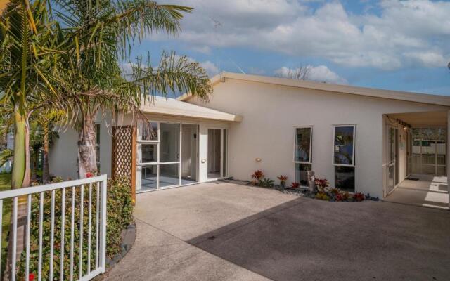 The Bach - Whangamata Holiday Home