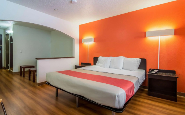 Motel 6 Dallas, TX - North - Richardson