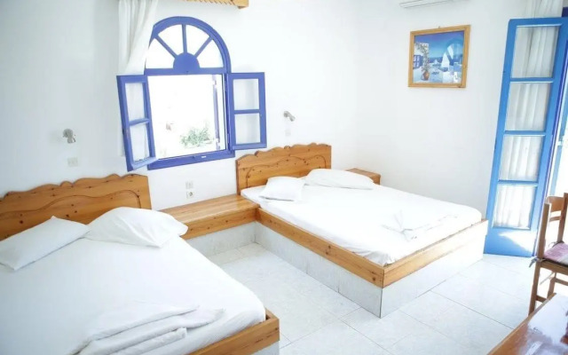 Perissa Hotel