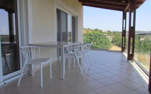 Beautiful 3-bed House in Chania With Garden