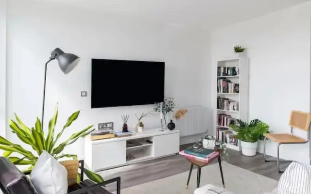 Stylish London Flat - Private Terrace - City View