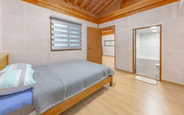 Gyeongju Adamwon Hanok Dokchae Pension