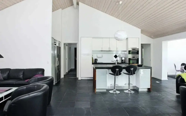 10 Person Holiday Home in Albaek