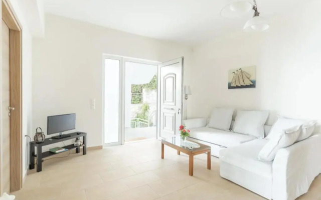 Daskalio Sea Front House