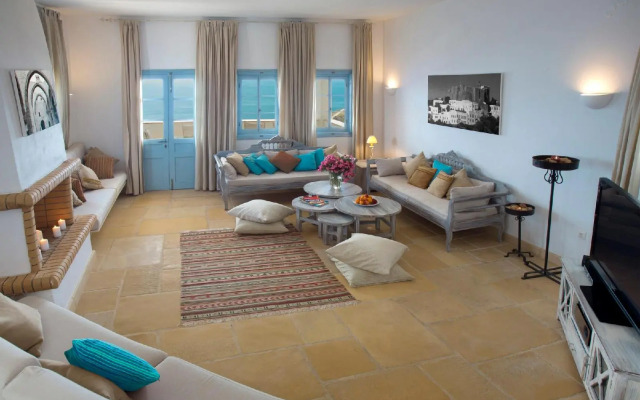 Apocosmo Resort