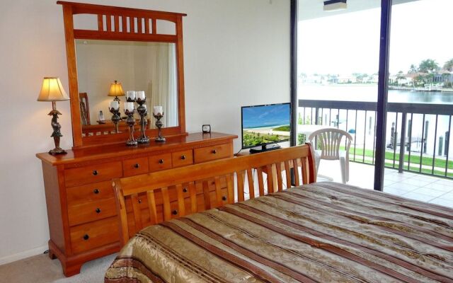 Relaxing Condo With Pool, bay View and Steps to Beach