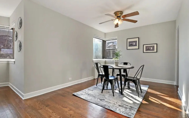 Comfy 2BR Rogers Park Apt in Sheridan