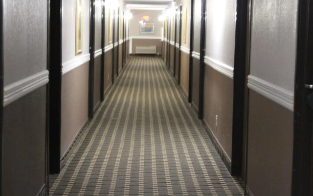 Select Inn Maple Grove