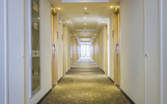 Boyue Yilin Hotel (South High-speed Railway Station)