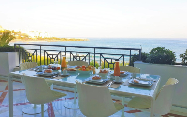 LUXURY APARTMENT FRONTAL BEACH in Doncella Beach