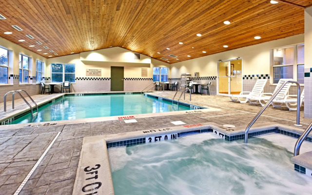 Country Inn & Suites by Radisson, Harrisburg Northeast - Hershey