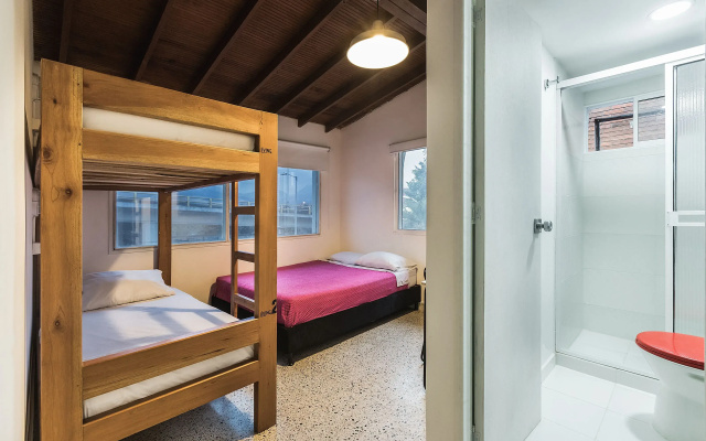 Living Hostal - Hostel