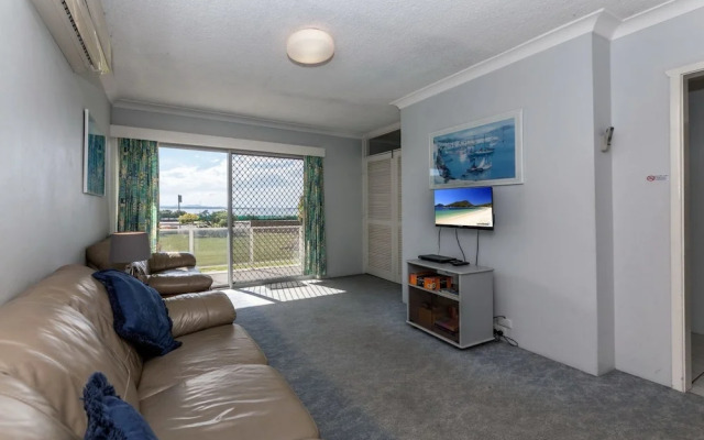 Castaways Unit 1, 17 Shoal Bay Road