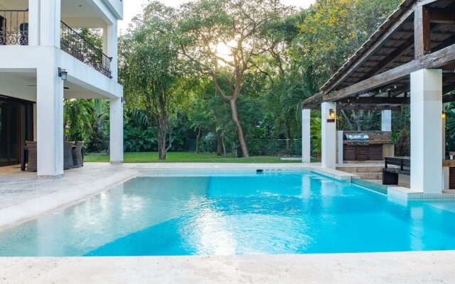 Uxmal 5 Bedroom Villa by RedAwning