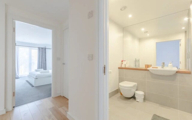 Vibrant 1BD Flat w/ Private Balcony, Camberwell!