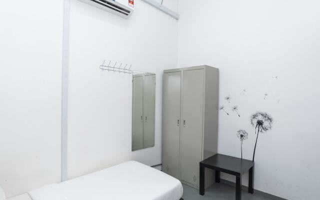 SPOT ON 89834 Blue District Backpackers