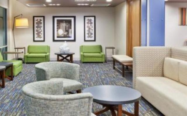 Holiday Inn Express & Suites Cartersville, an IHG